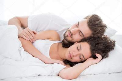 Психологи рассказали, почему важно супругам спать отдельно
